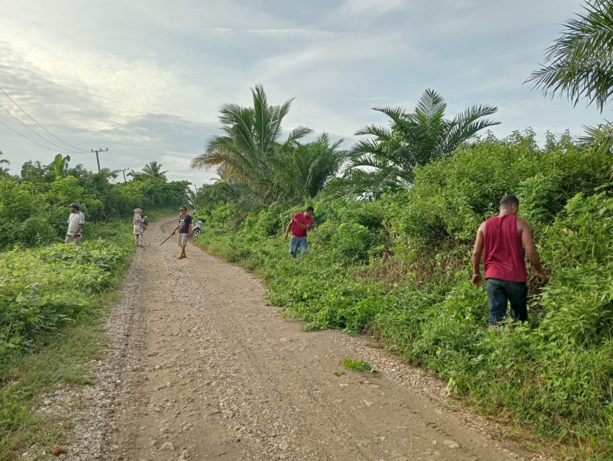 Kerja Bakti Sosial Pembersihan Jalan & Infrastruktur Lingkungan Desa